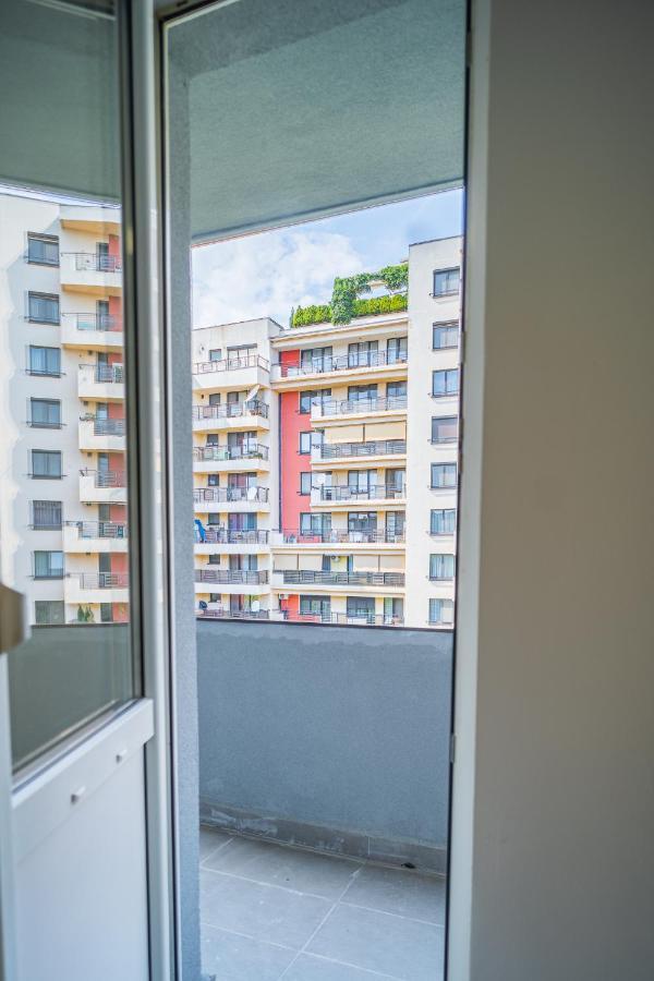 Refreshingly Chic: Newly Renovated 2Br Apartment Bukarest Kültér fotó