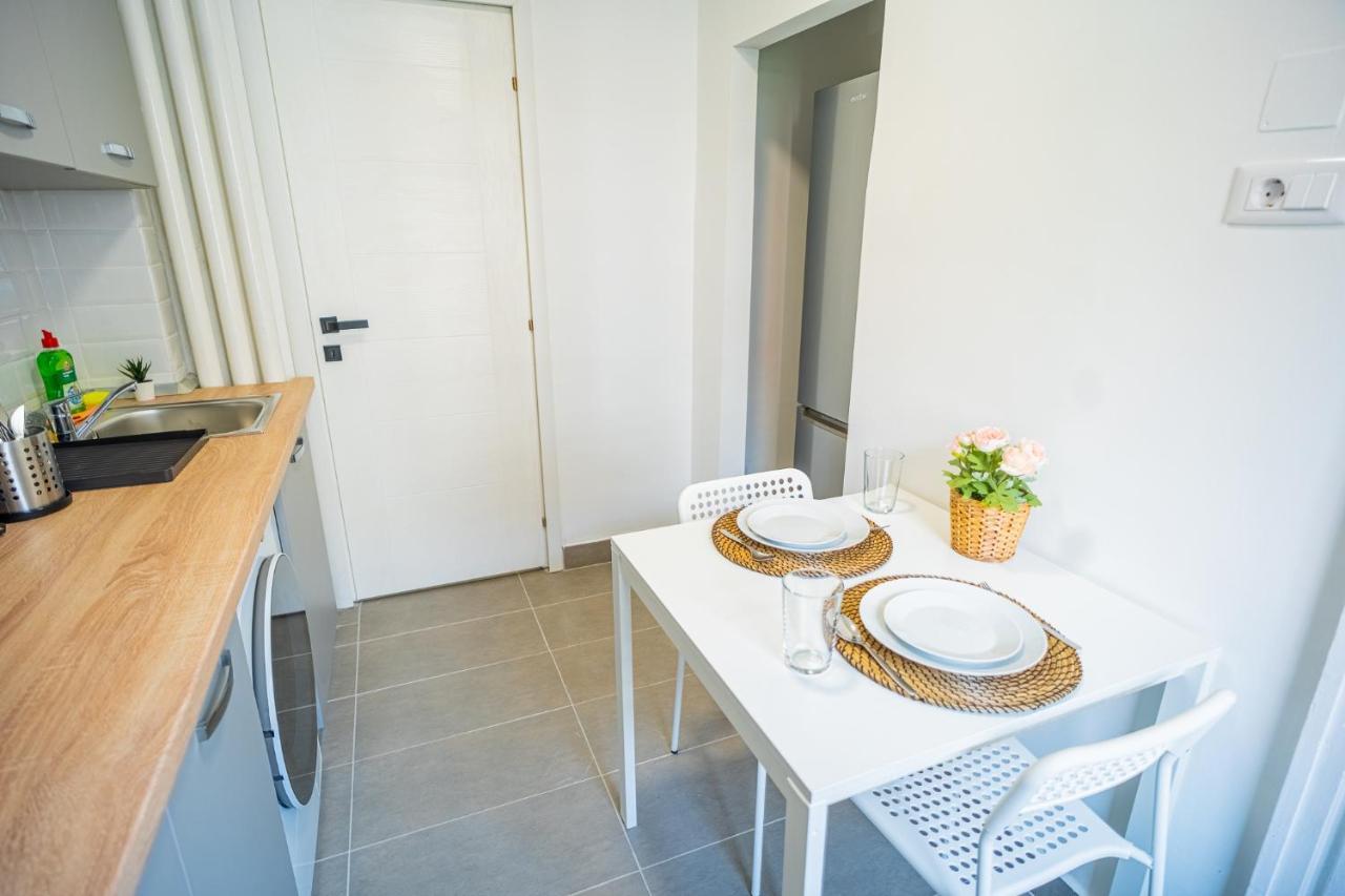 Refreshingly Chic: Newly Renovated 2Br Apartment Bukarest Kültér fotó