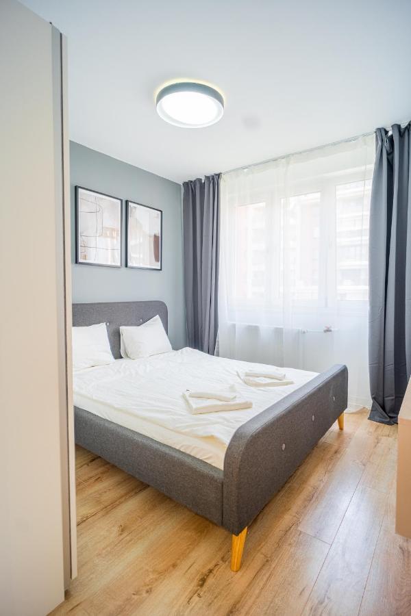 Refreshingly Chic: Newly Renovated 2Br Apartment Bukarest Kültér fotó